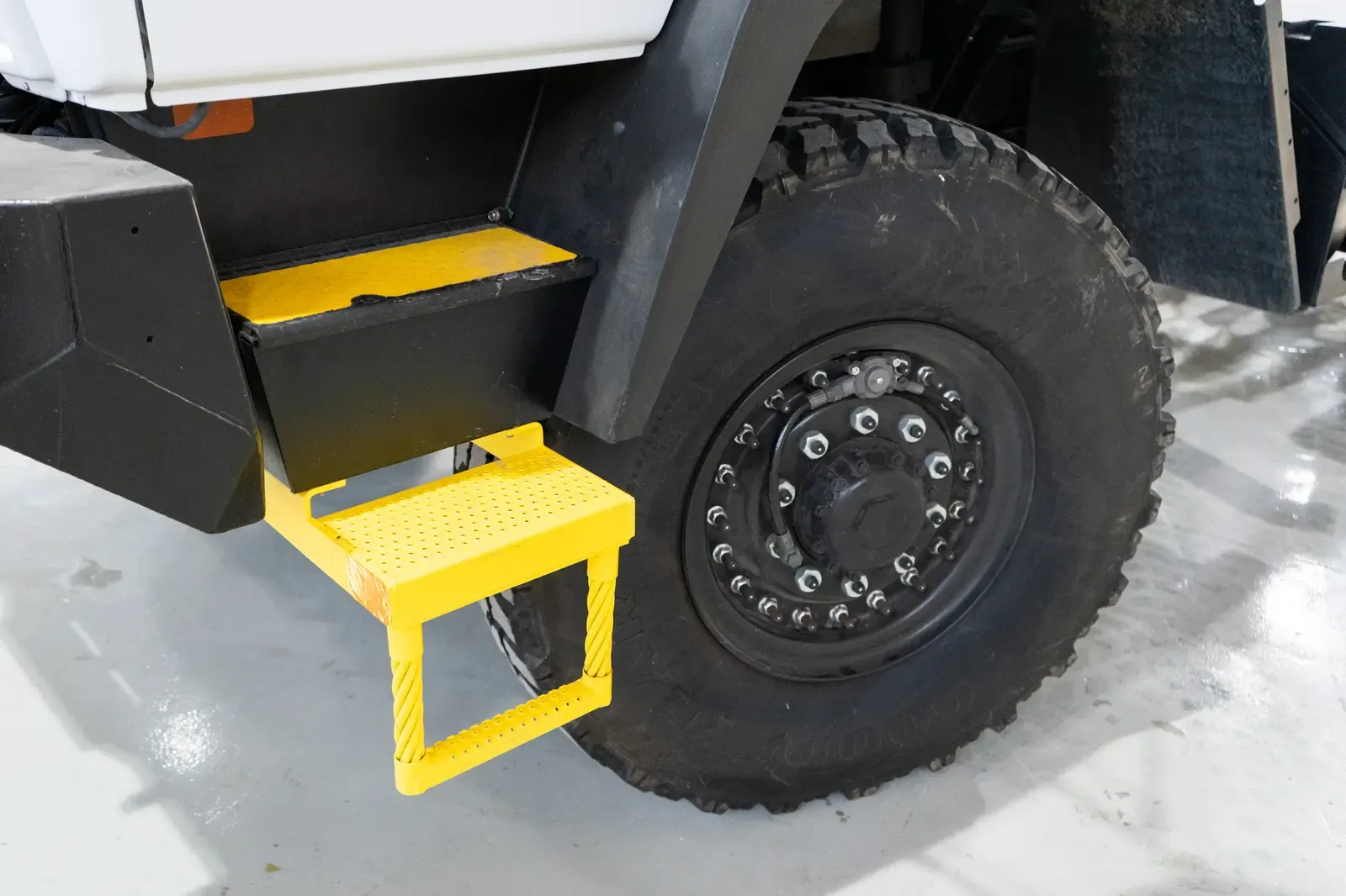 The fold-down access step at the cab door of the Acela Monterra 6x6